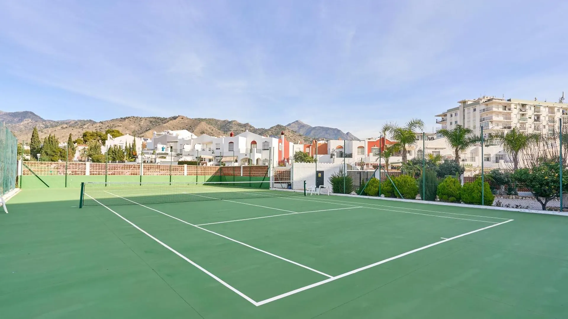 Poolside Apartment Nerja 0*,