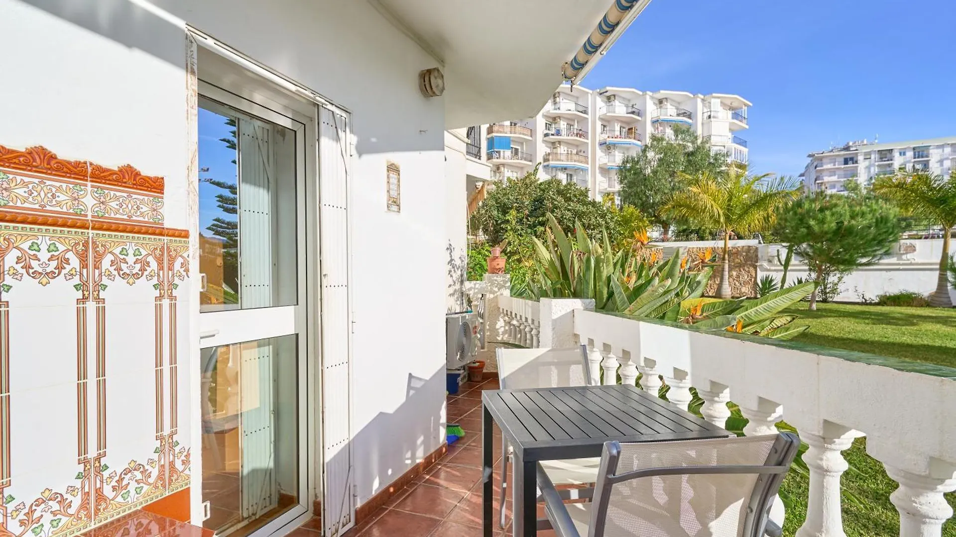 Poolside Apartment Nerja