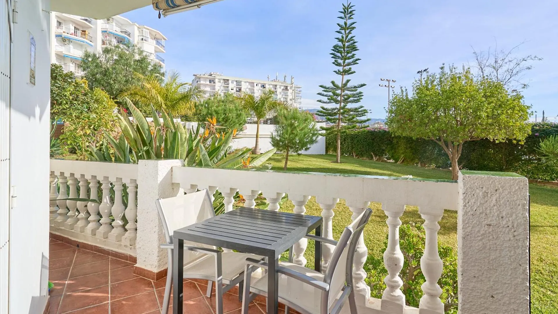 Poolside Apartment Nerja