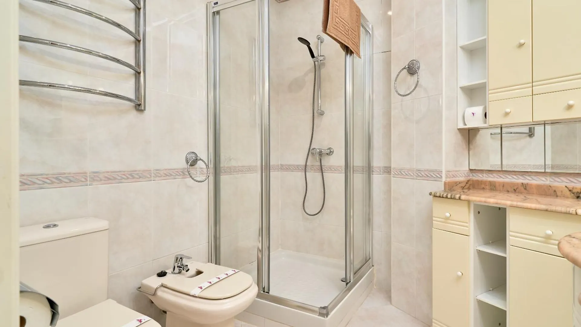 Poolside Apartment Nerja