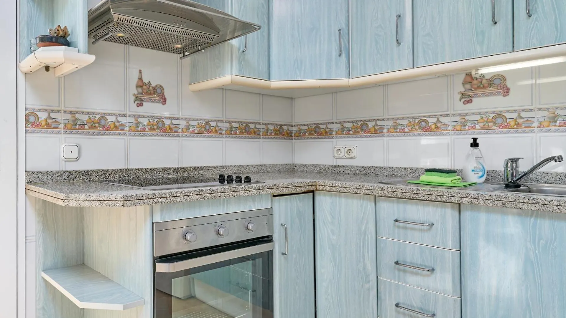 Poolside Apartment Nerja
