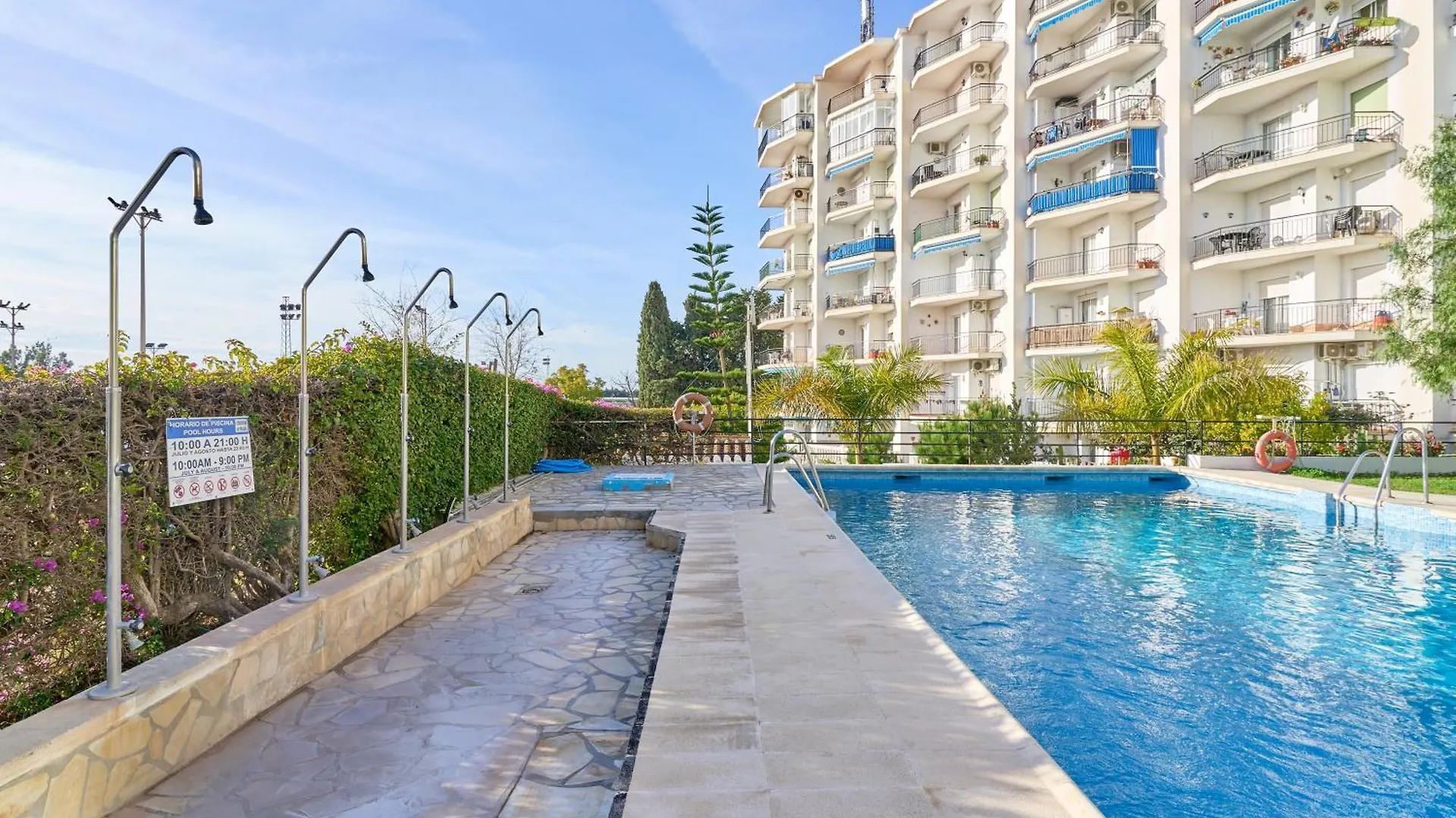 Poolside Apartment Nerja