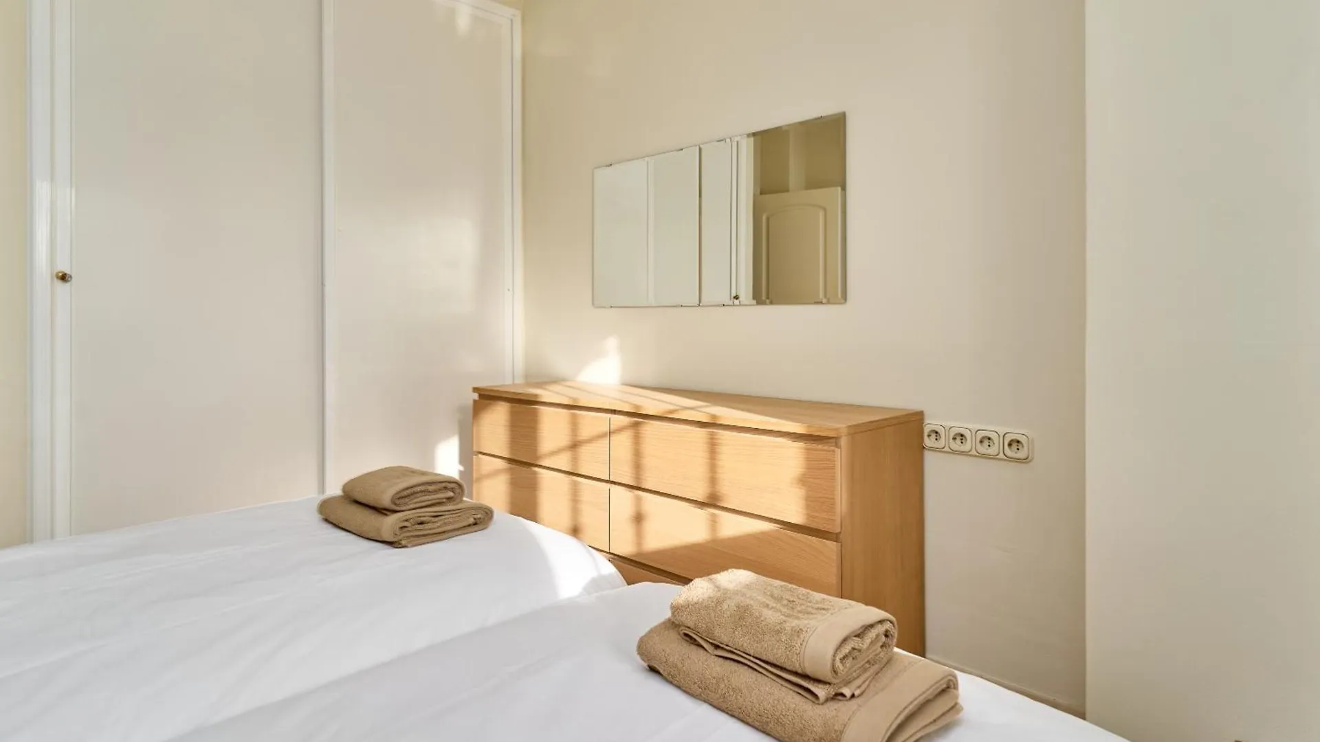 Poolside Apartment Nerja 0*,